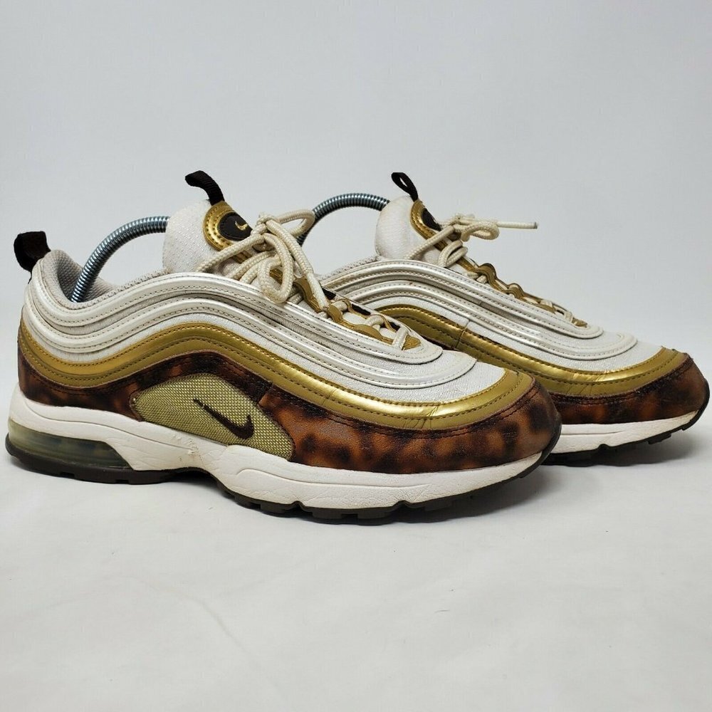 Nike Women's Sneakers in Gold and Brown